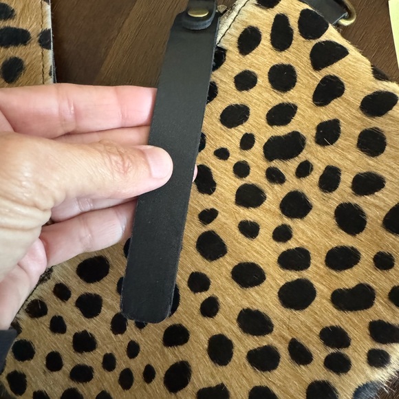 Parker Thatch leopard little buddy with crossbody strap - Picture 4 of 6